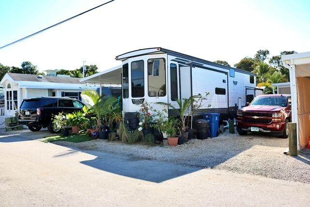 325 Calusa Street - Photo 1