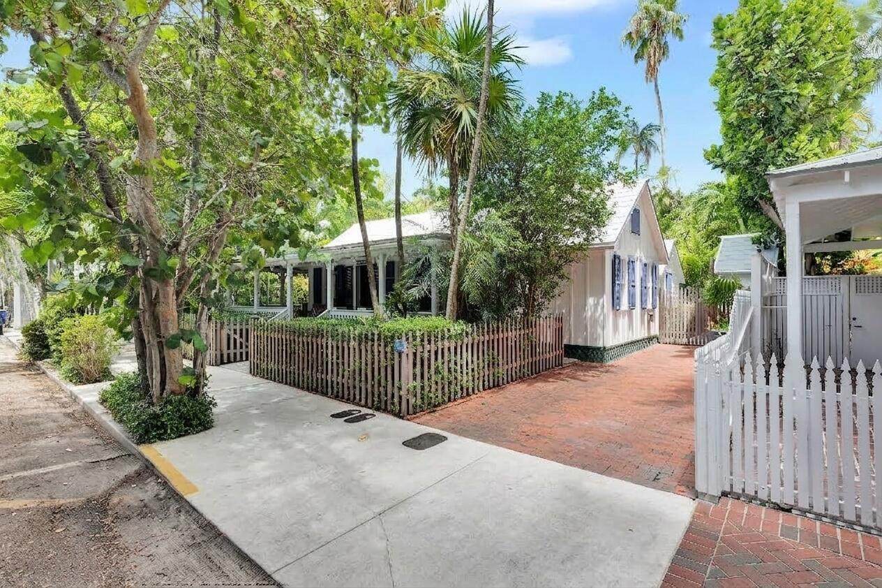 613 Margaret Street - Photo 1