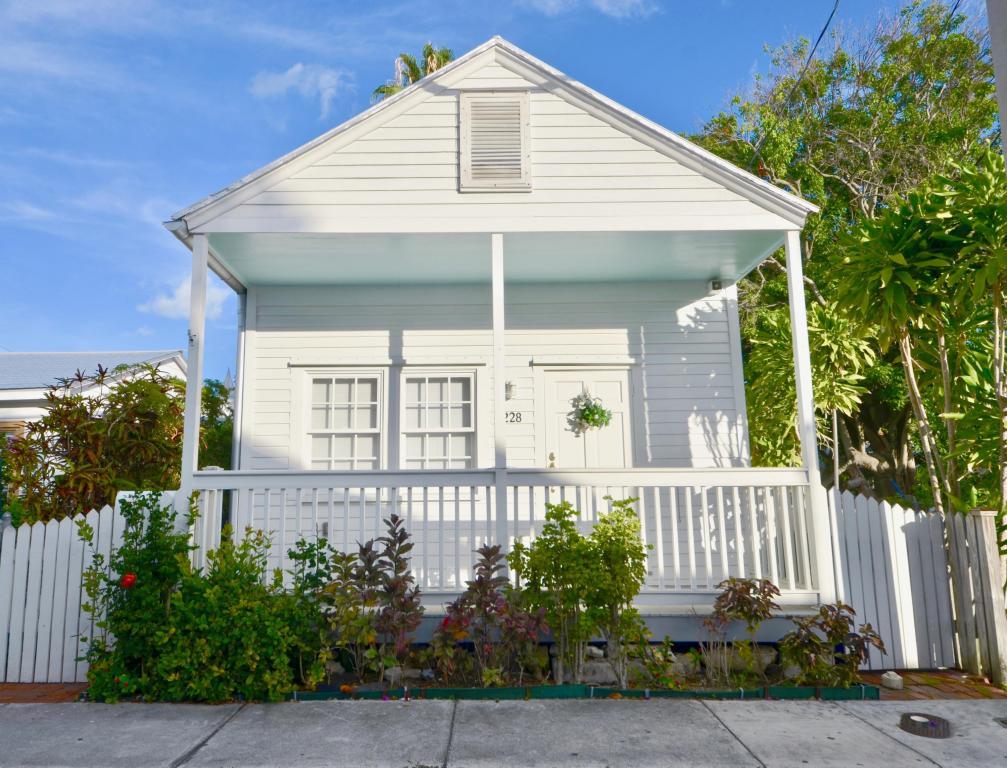 228 Truman Avenue - Photo 1