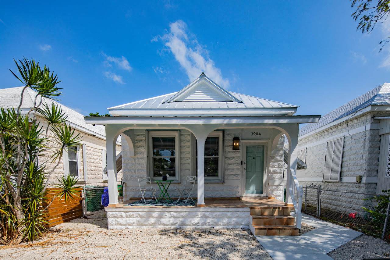 1904 Staples Avenue - Photo 1
