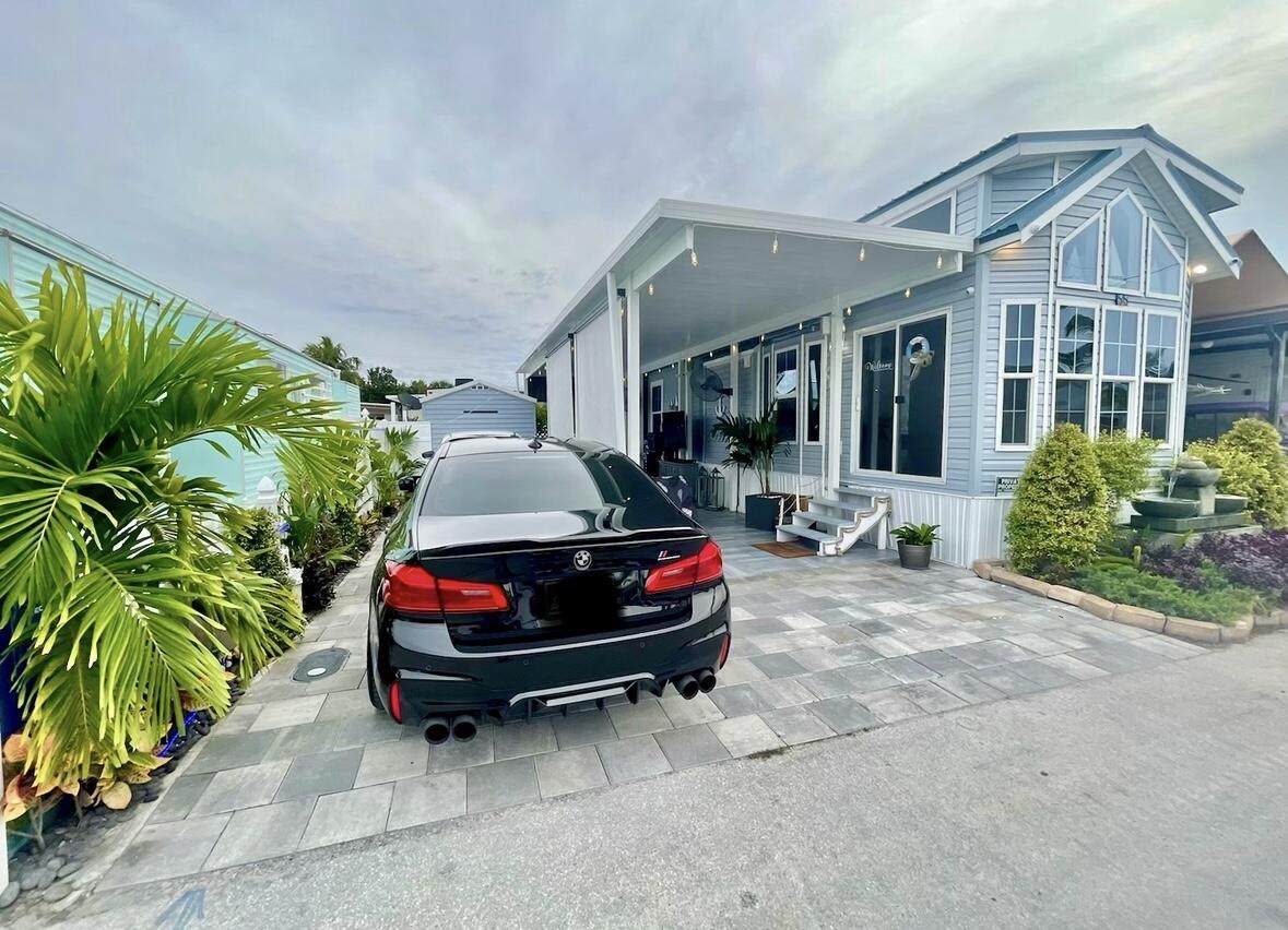 325 Calusa Street - Photo 1