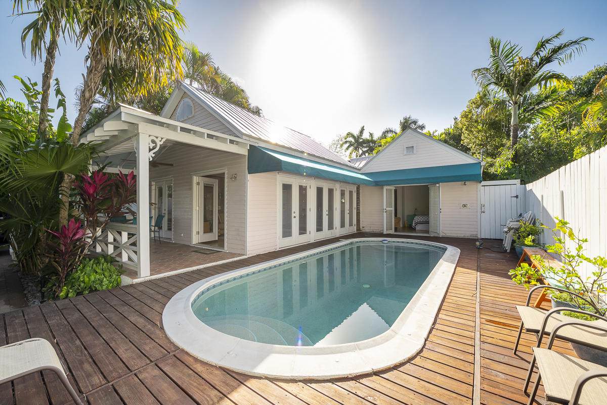 1032 Catherine Street - Photo 1