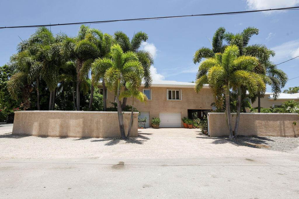 10 Evergreen Avenue - Photo 1