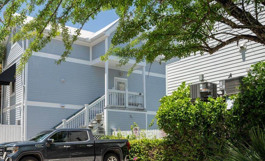 1009 Simonton Street - Photo 1