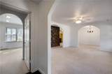 115 Windsor Drive - Photo 9