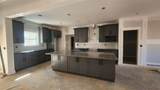 10040 Lakeview Parkway - Photo 2