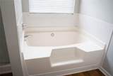 2922 Knoll View Place - Photo 14