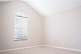 2922 Knoll View Place - Photo 18