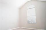 2922 Knoll View Place - Photo 19