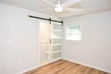 586 Glochester Place - Photo 17