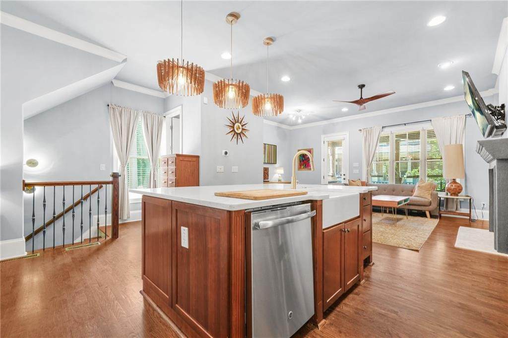 385 15TH Street - Photo 1