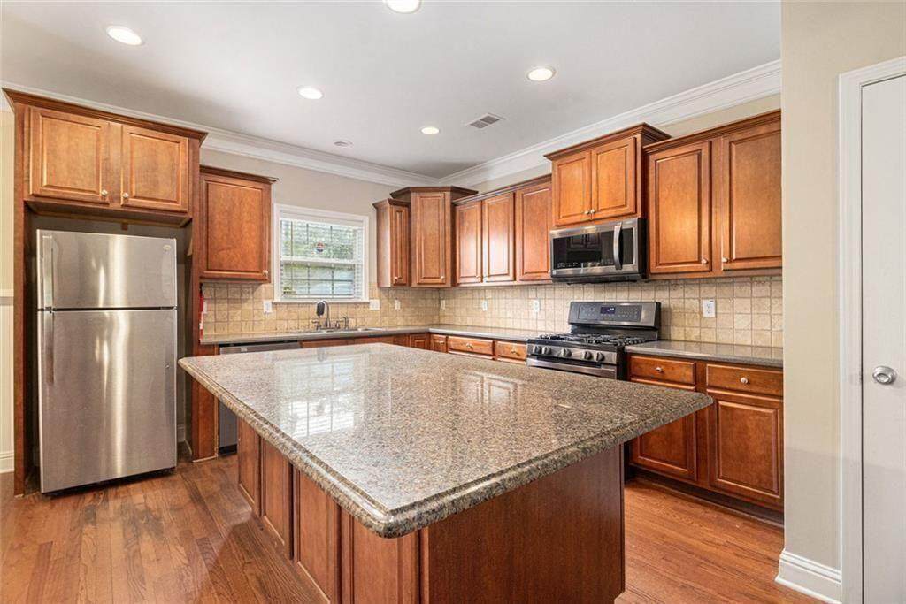 2000 Creek Pointe Way - Photo 1