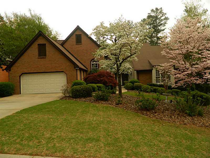 8820 Willowbrae Lane, Roswell, GA 30076 (MLS #5001943) :: North Atlanta Home Team