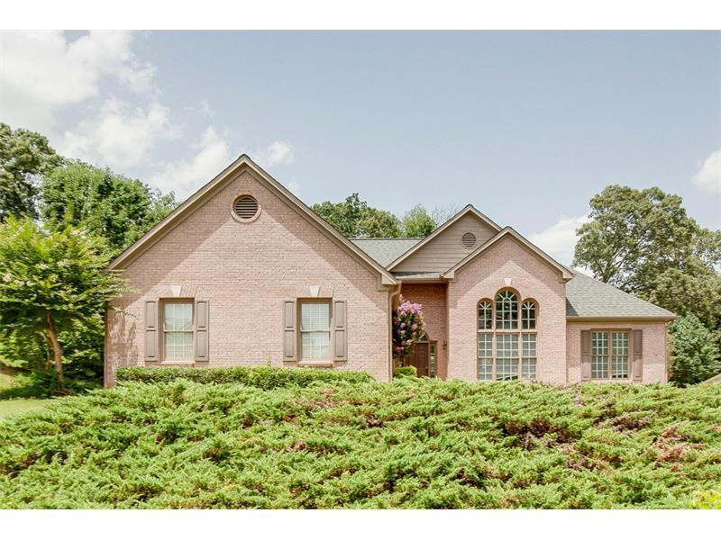 1095 Julius Drive, Suwanee, GA 30024 (MLS #5625168) :: North Atlanta Home Team