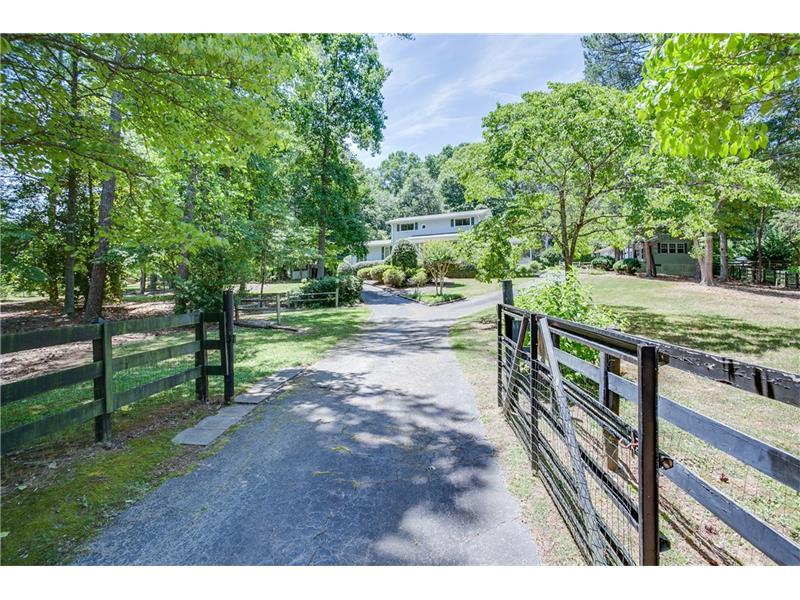 13860 Hagood Road, Alpharetta, GA 30004 (MLS #5706131) :: North Atlanta Home Team