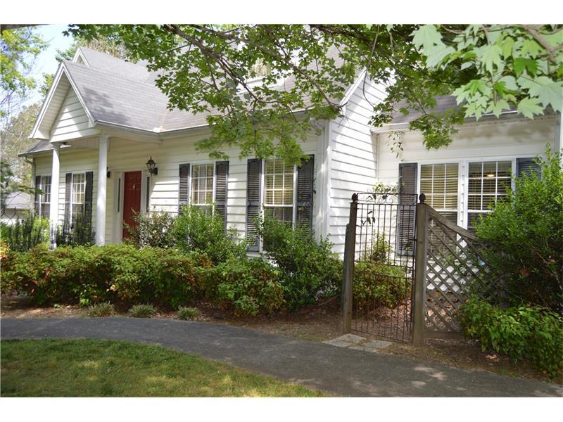 2142 Imperial Drive, Gainesville, GA 30501 (MLS #5711574) :: North Atlanta Home Team