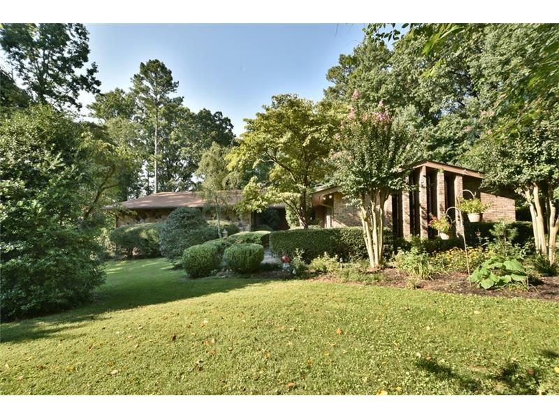 617 Dogwood Circle, Norcross, GA 30071 (MLS #5743523) :: North Atlanta Home Team