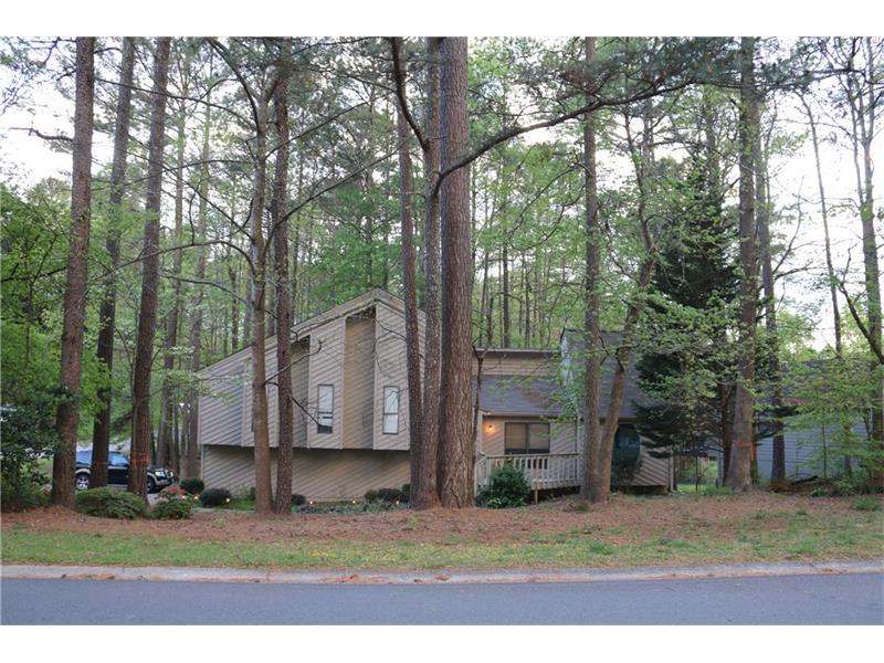643 Horse Ferry Road, Lawrenceville, GA 30044 (MLS #5749244) :: North Atlanta Home Team
