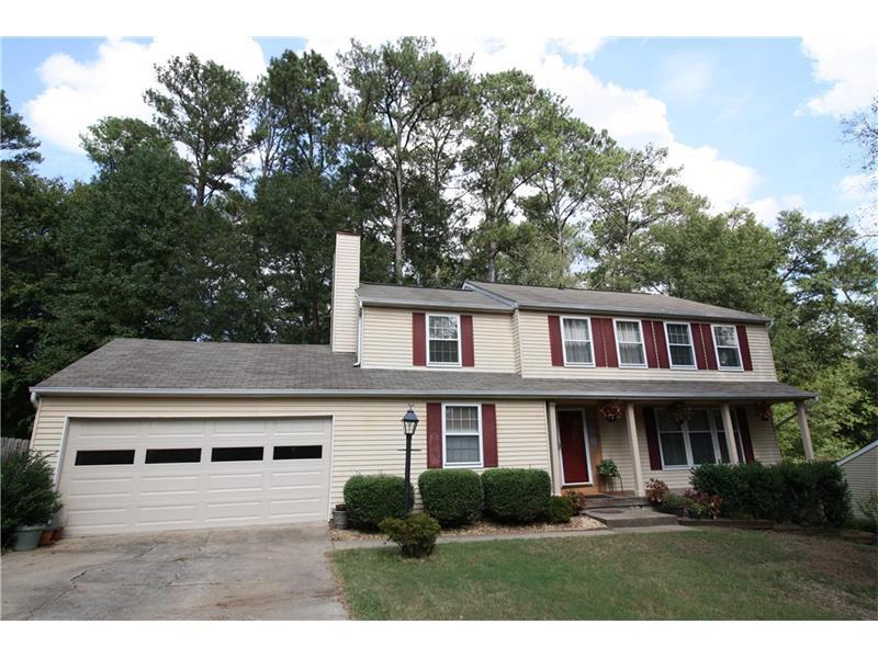 9800 N Pond Circle, Roswell, GA 30076 (MLS #5755446) :: North Atlanta Home Team
