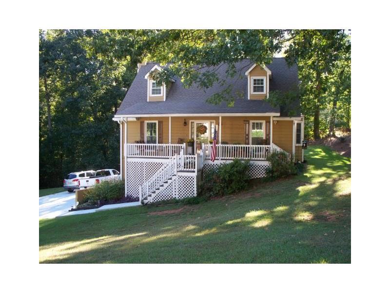 1890 Oak Village Lane, Lawrenceville, GA 30043 (MLS #5755693) :: North Atlanta Home Team