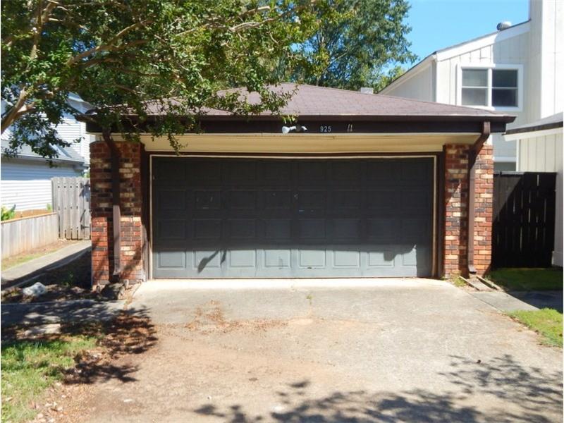 925 Bobcat Court SE, Marietta, GA 30067 (MLS #5755800) :: North Atlanta Home Team