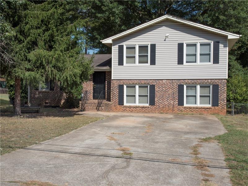 418 Desiree Drive, Lawrenceville, GA 30044 (MLS #5758105) :: North Atlanta Home Team
