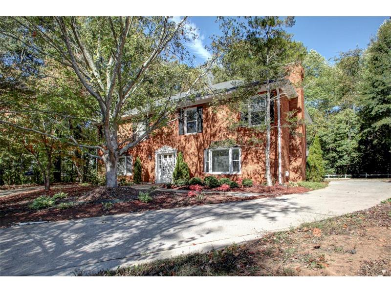 9043 Carroll Manor Drive, Sandy Springs, GA 30350 (MLS #5758943) :: North Atlanta Home Team
