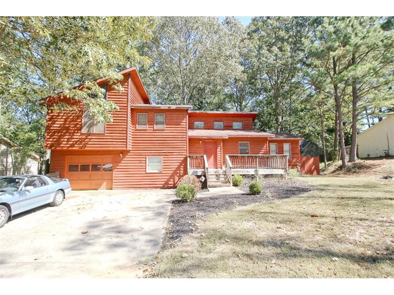 805 Wayside Drive, Lawrenceville, GA 30046 (MLS #5759887) :: North Atlanta Home Team