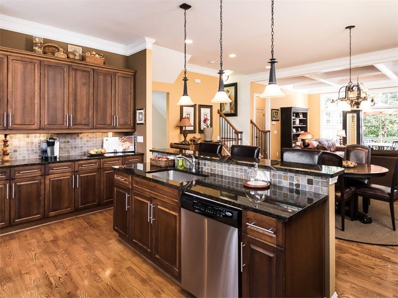 2693 Rivers Edge Drive, Atlanta, GA 30324 (MLS #5760838) :: North Atlanta Home Team