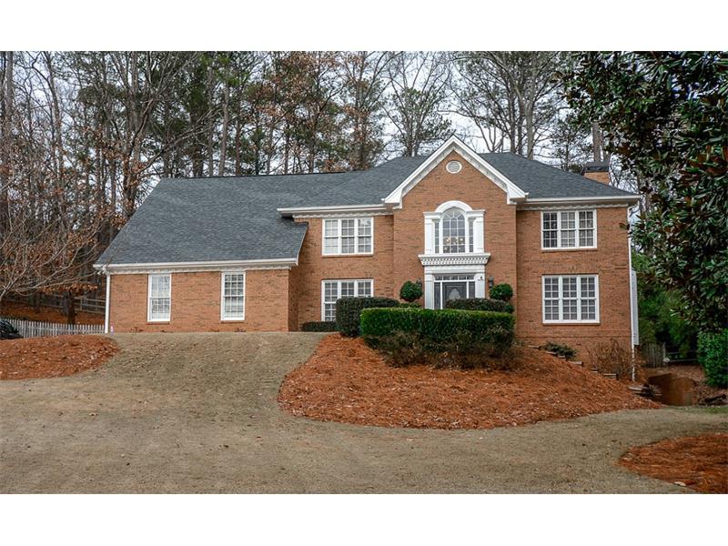 180 Willow Brook Drive, Roswell, GA 30076 (MLS #5789851) :: Carrington Real Estate Services
