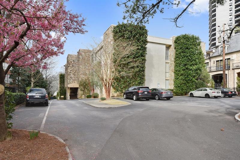 2632 Peachtree Road - Photo 1