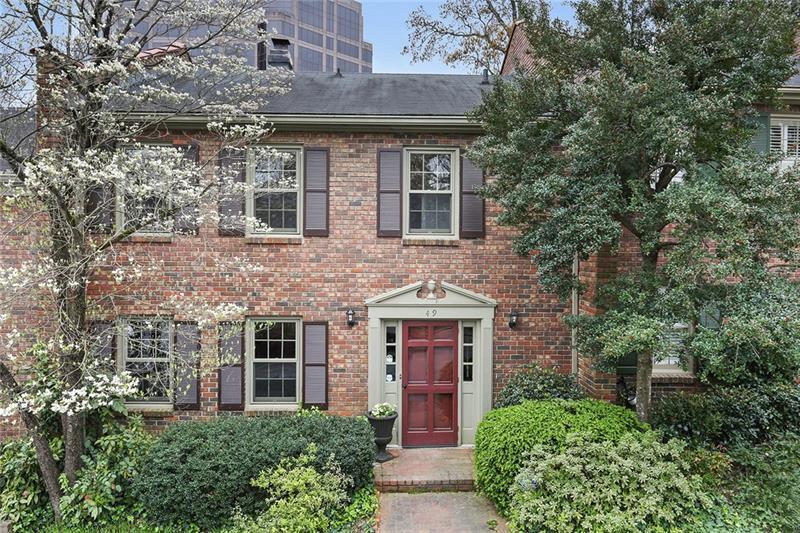 70 Old Ivy Square - Photo 1