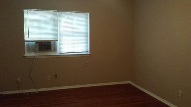 880 St. Charles Avenue - Photo 1