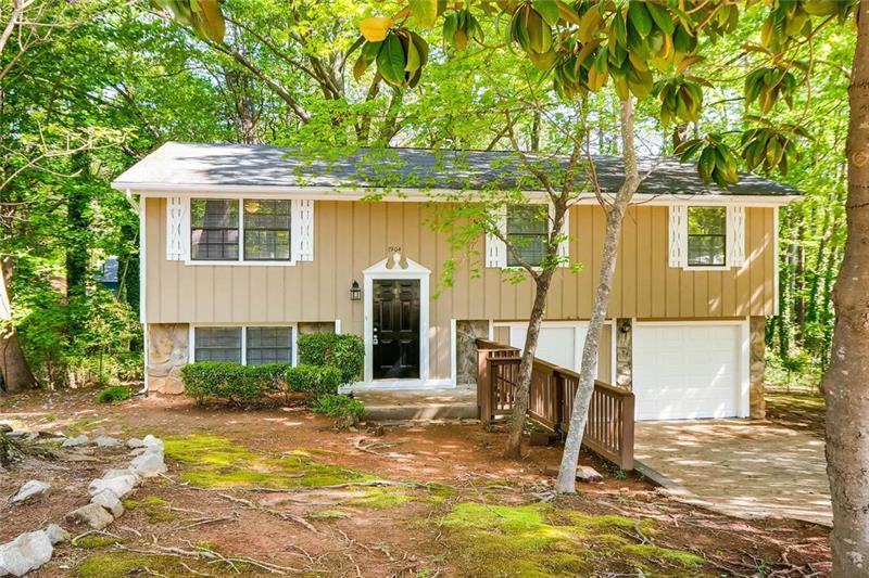 1904 Singer Way - Photo 1