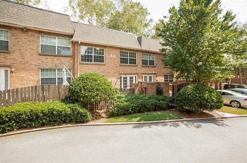 6980 Roswell Road - Photo 1
