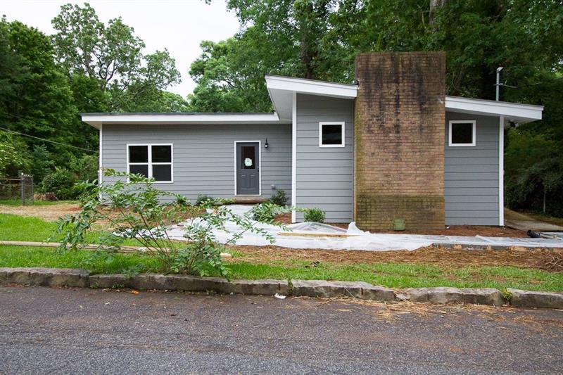 620 Iris Road - Photo 1