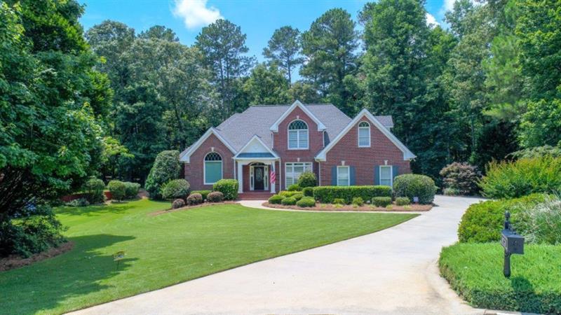 1140 Oxford Drive - Photo 1
