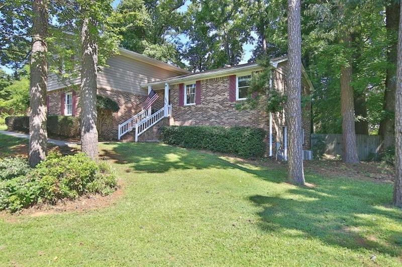 582 Clubhouse Drive - Photo 1