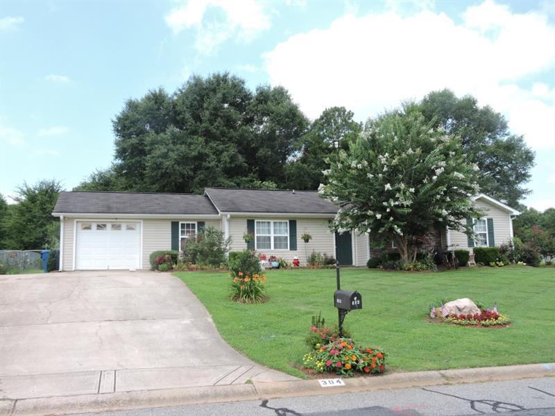 304 Vineyard Drive - Photo 1