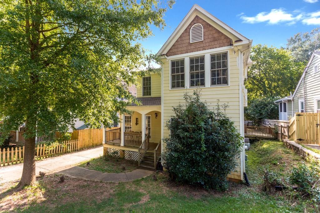 1137 Morley Avenue - Photo 1