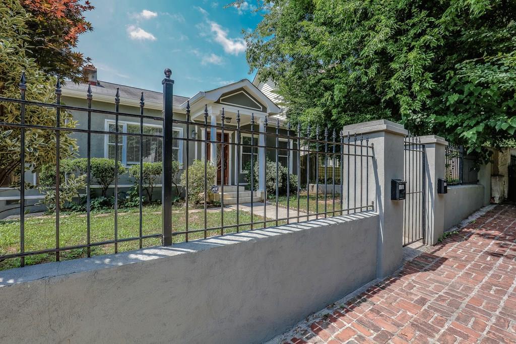 507 Boulevard Place - Photo 1