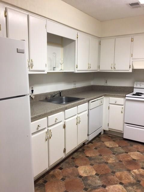 702 Hanover Lane - Photo 1