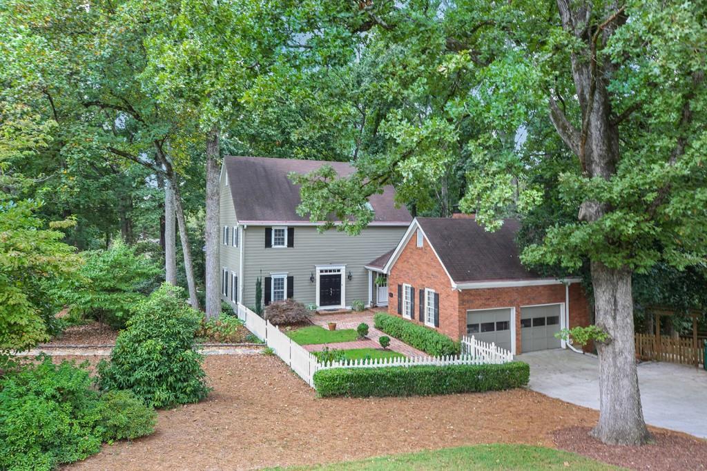 520 Cambridge Way - Photo 1