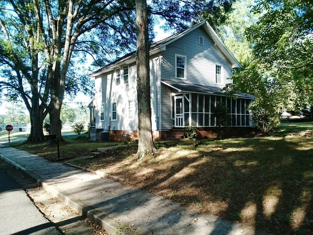204 Walnut Avenue - Photo 1
