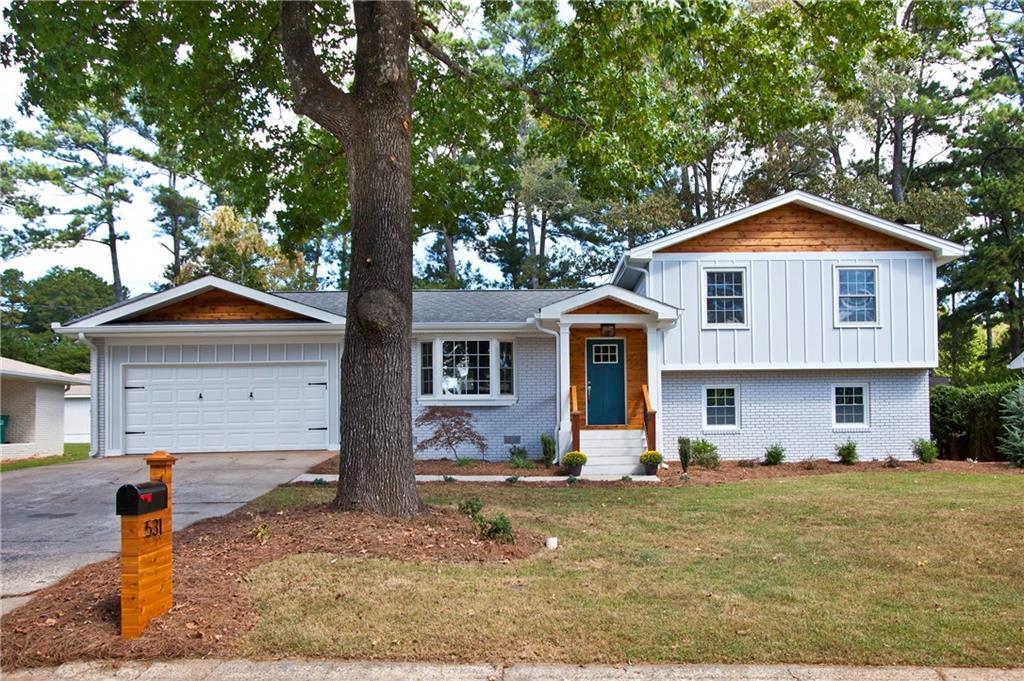 531 Pineview Drive - Photo 1