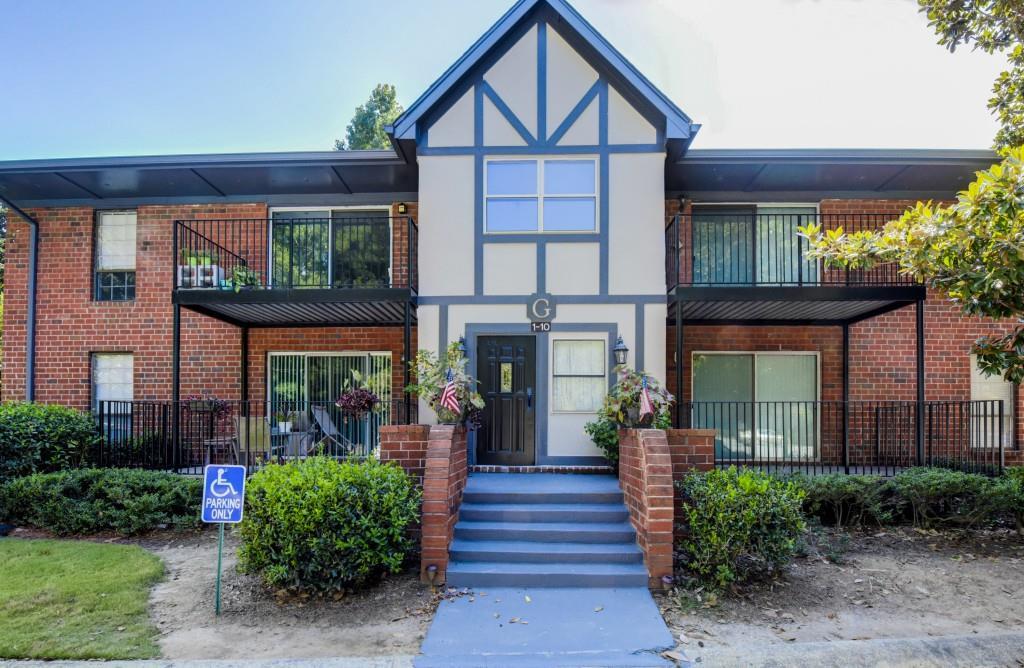 6851 Roswell Road - Photo 1