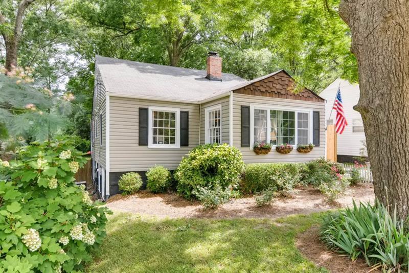 1586 Temple Avenue - Photo 1