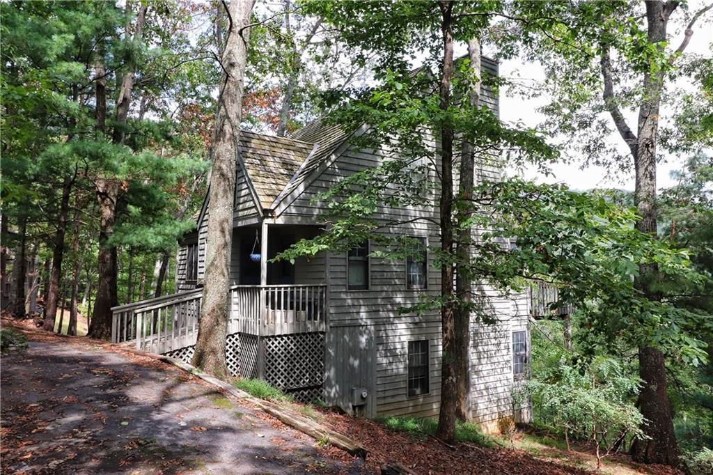 424 Columbine Drive - Photo 1