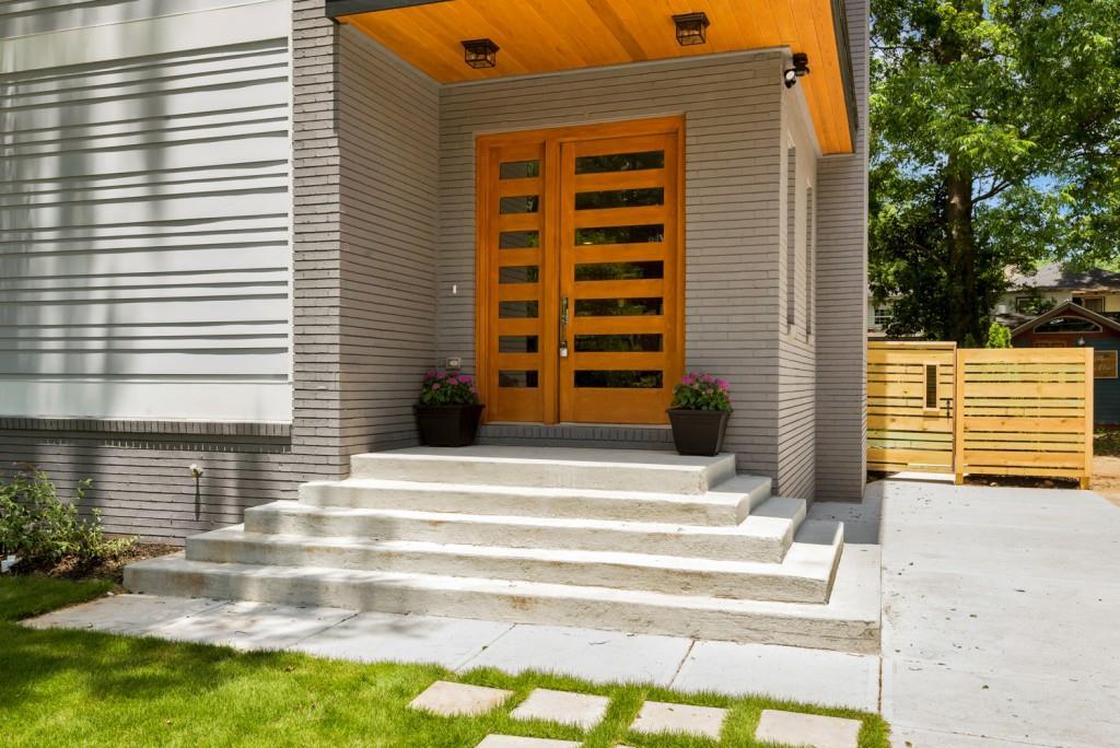 1124 Hawthorne Street - Photo 1