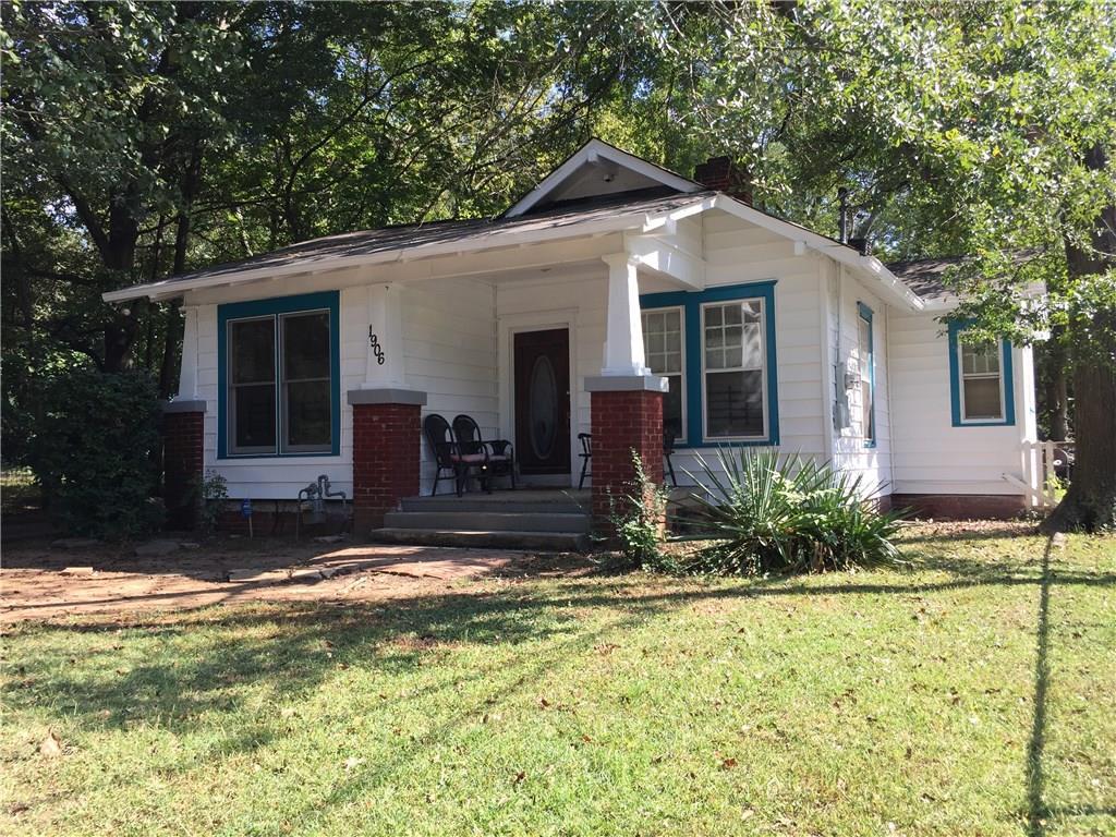 1906 Lakewood Terrace - Photo 1